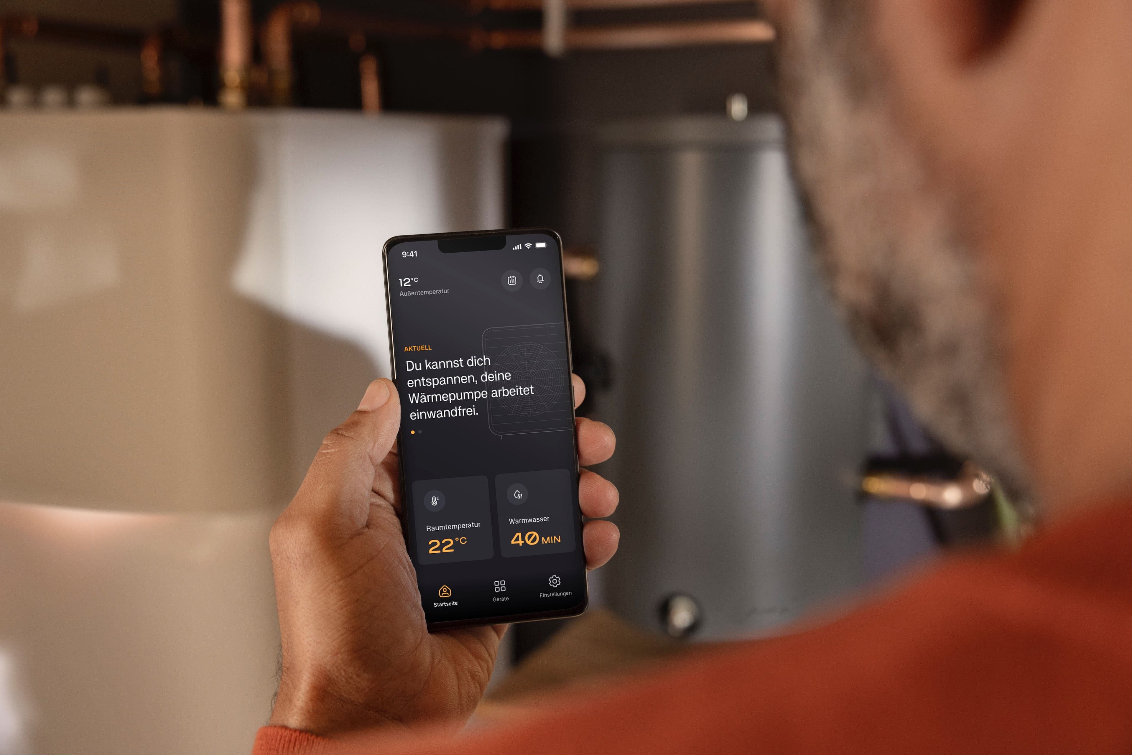 Kunde steuert die Wärmepumpe mit der Aira App