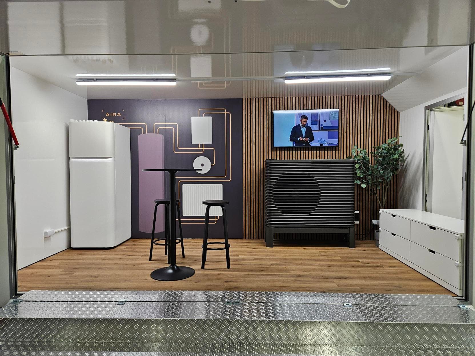 Event-Anhänger Wärmepumpen Showroom Aira