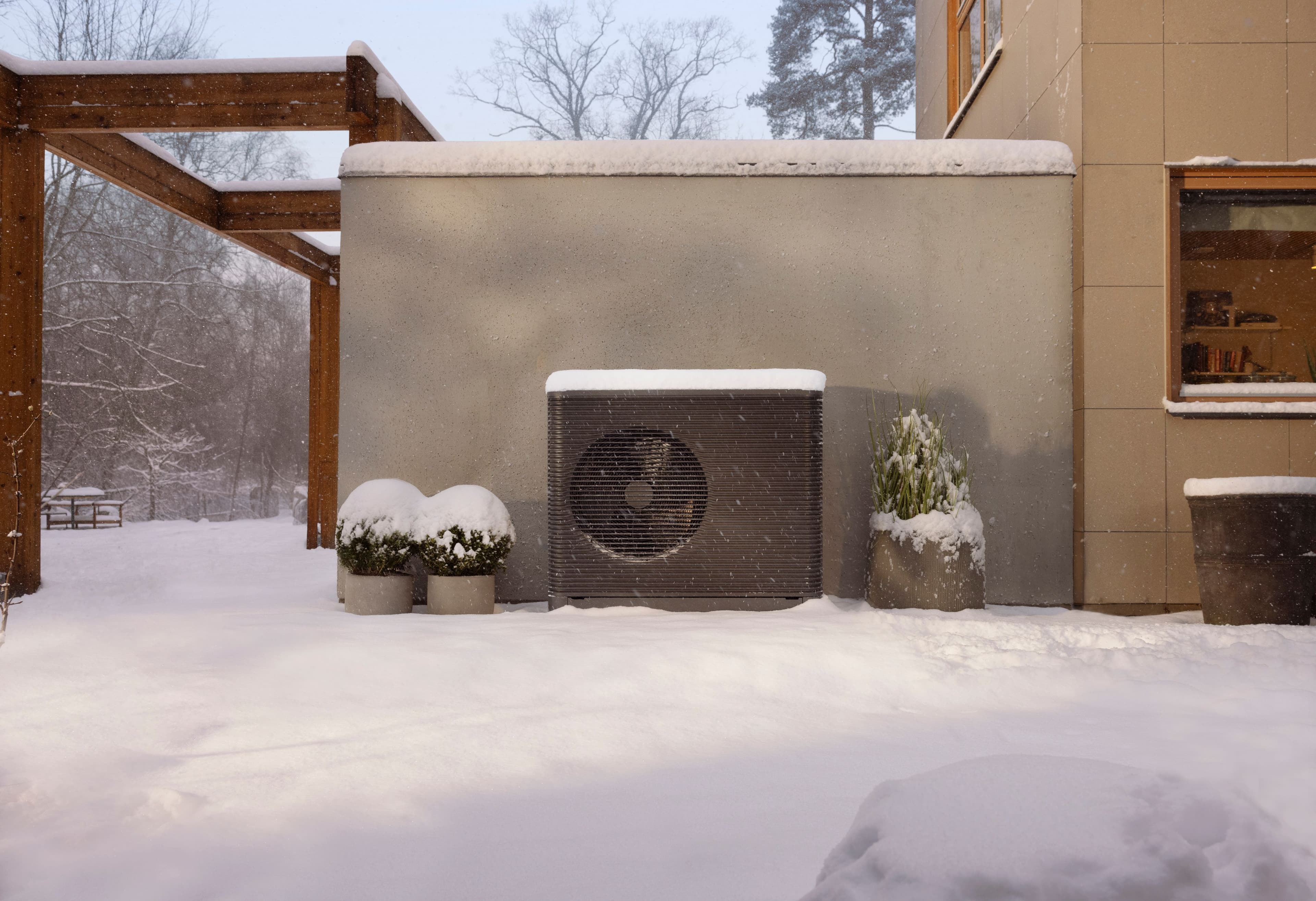 Do heat pumps work below freezing?